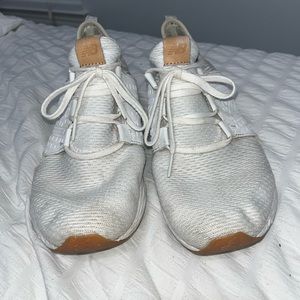 New balance white sneakers tennis shoes